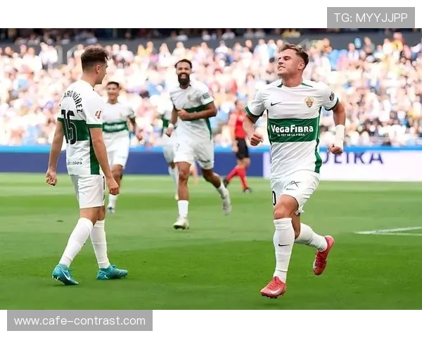 西甲闪电队成功保级,球迷庆祝赛季逆转的惊险历程分析 西甲闪电队成功保级,球迷庆祝赛季逆转的惊险历程分析