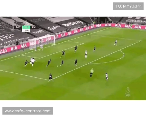 德布劳内空间利用与视野的战术价值解析 德布劳内空间利用与视野的战术价值解析