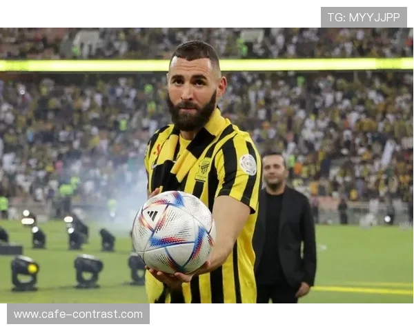 本泽马离开皇马是否正确:战术适配与生涯阶段分析 本泽马离开皇马是否正确:战术适配与生涯阶段分析