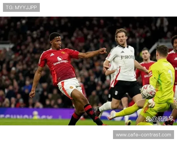 曼联进攻失效原因聚焦空间与连接崩塌,阶段性表现受限对赛季走势形成制约 曼联进攻失效原因聚焦空间与连接崩塌,阶段性表现受限对赛季走势形成制约