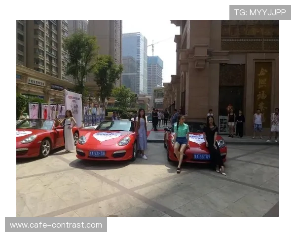 乔恩·琼斯半夜豪车直播，配饰比我家装修还贵，你说这日子咋过的？